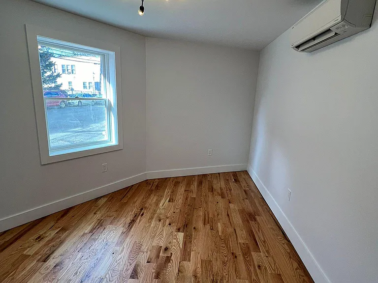 25 Hamilton Ave #B — Photo 5