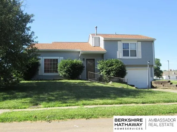 2201 Parker Cir, Omaha, NE 68110