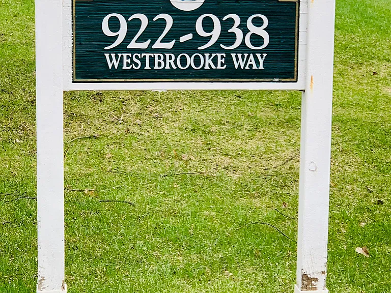932 Westbrooke Way #8 — Photo 7