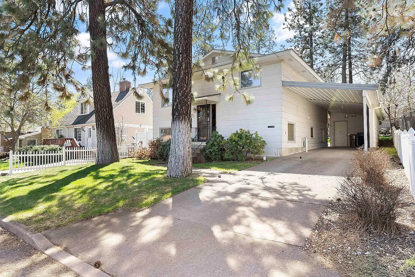 3208 E 14th Ave — Photo 1