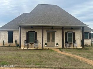 2154 Laughter Rd N, Nesbit, MS 38651