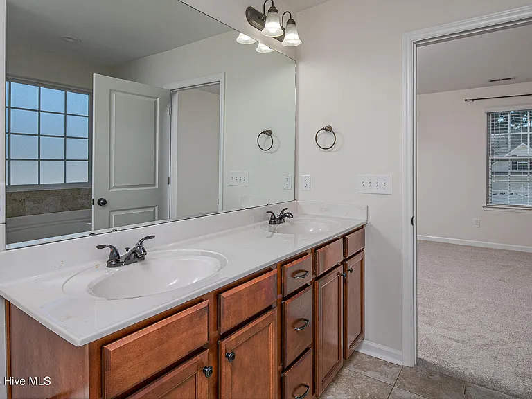 808 Jade Ln — Photo 31