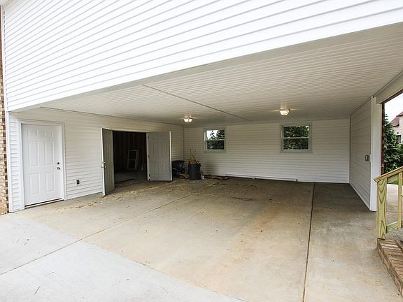 4th image of 1133 Blackshear Dr