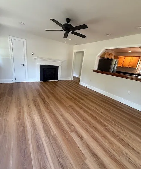 GREAT ROOM WITH PASS -THRU AREA FROM KITCHEN