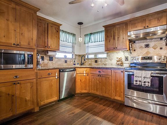 2nd image of 101 Howland Ln