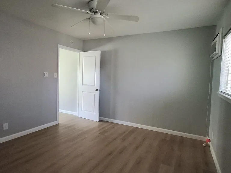 748 Lampasas Ave #2 — Photo 8