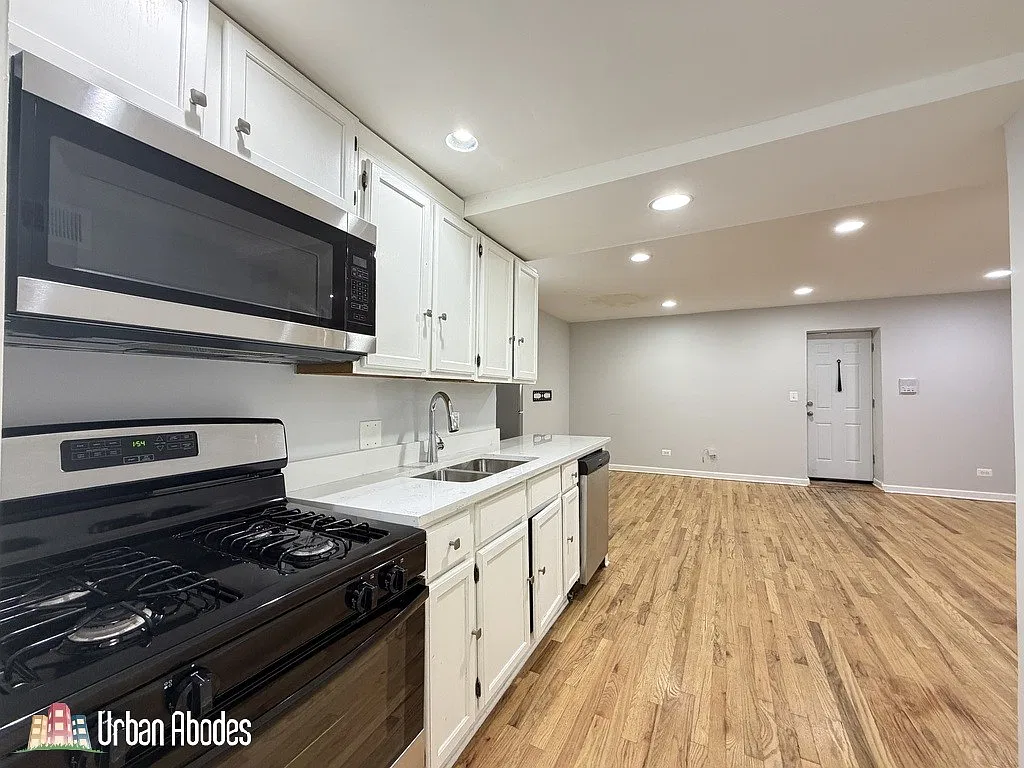 959 N Wolcott Ave — Photo 2