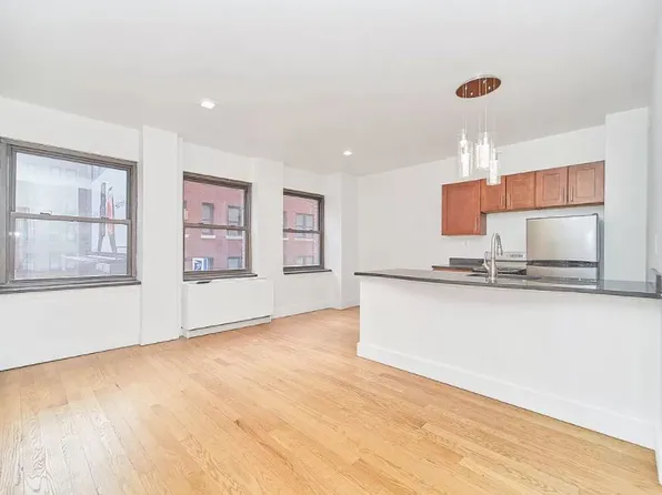 213 East 37th Street 8F image 2 of 15
