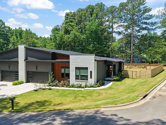 3rd image of 1625 Bruce Cir
