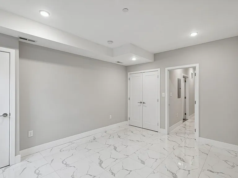 1845 E Huntingdon St — Photo 17