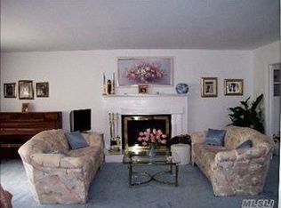 264 Split Rock Rd, Syosset, NY 11791