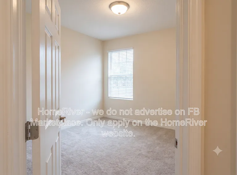 1009 NE 11th St — Photo 8