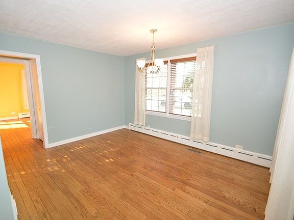 3rd image of 724 Suffolk Ave