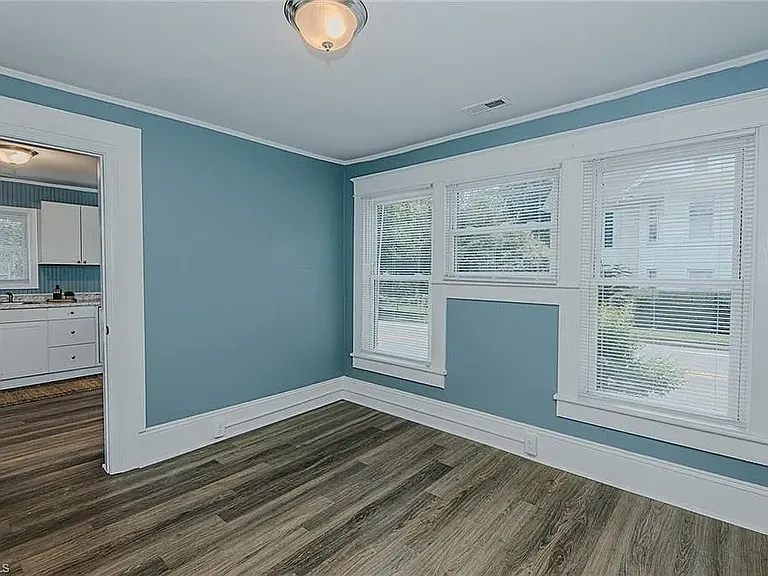 1425 Marion St — Photo 11
