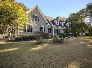 229 Skipjack Ln, Cobbs Creek, VA 23035