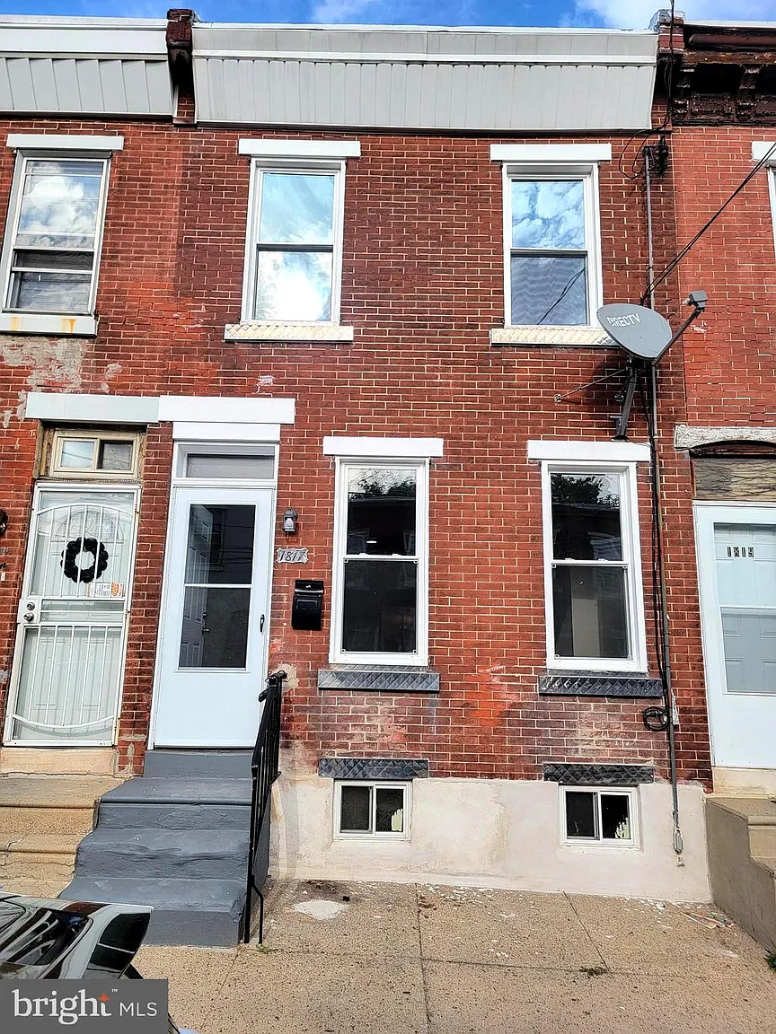 1817 E Madison St photo 1
