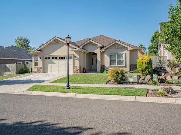 3735 Arizona Dr, Medford, OR 97504