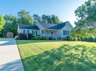 5693 Friendship Glen Dr, Browns Summit, NC 27214