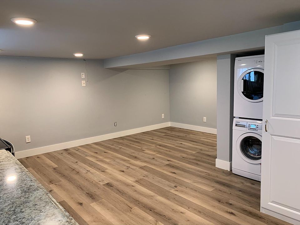 Livingroom and washer & Dryer