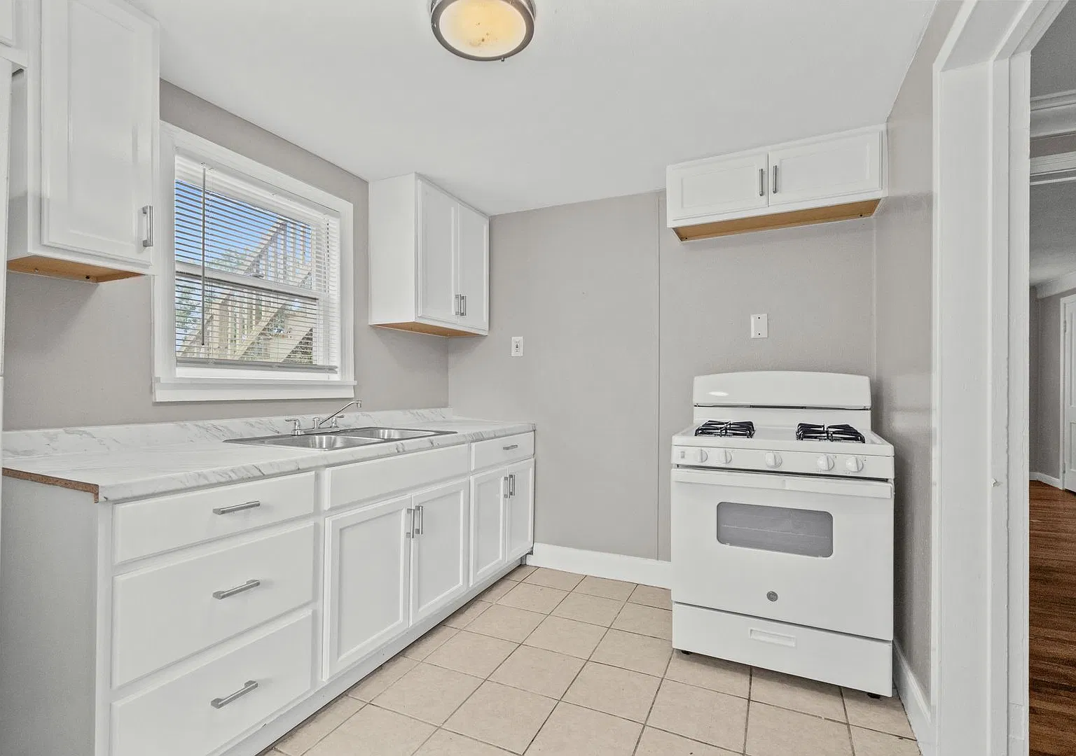4020 Ave O 1/2 — Photo 4