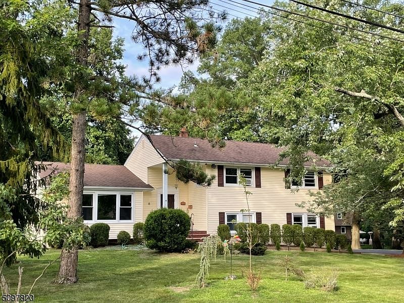 1st image of 8 Tuxedo Dr