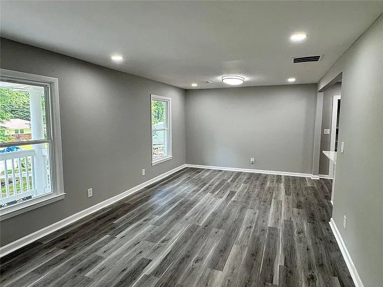1508 Vancouver Dr — Photo 12