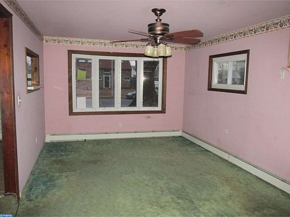 4th image of 137 N Park Dr