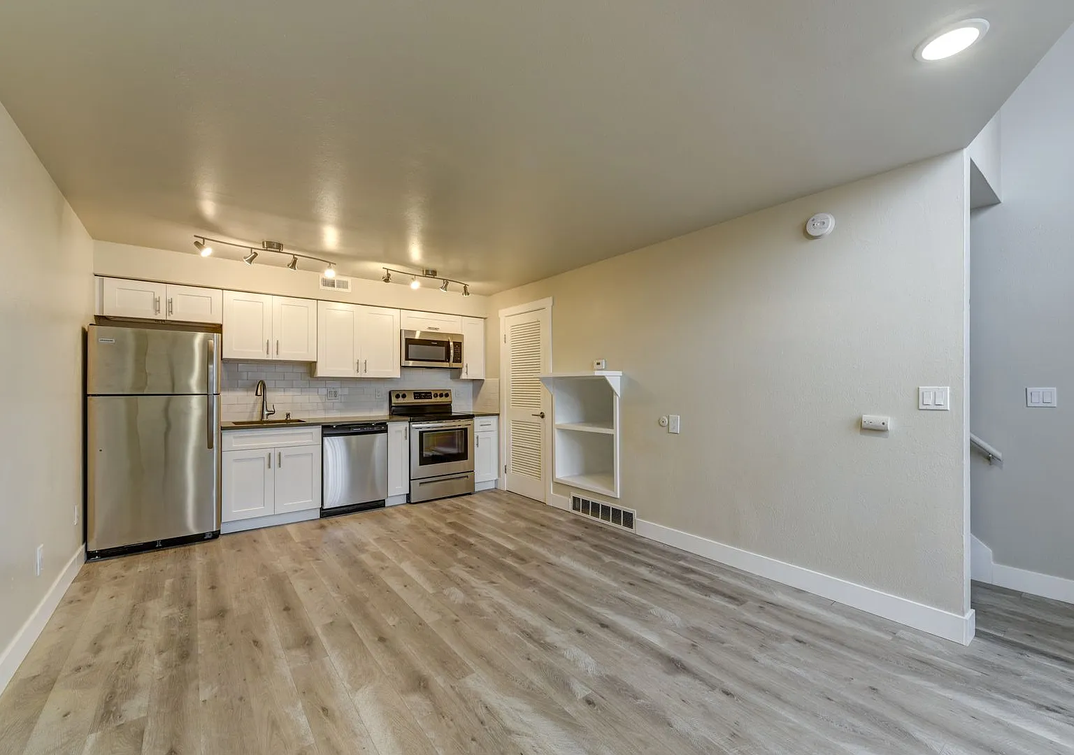 Crestview Townhomes — Photo 1