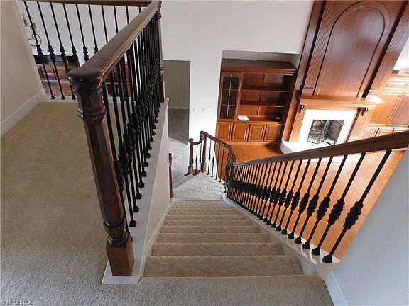 4th image of 366 W Edinburgh Dr