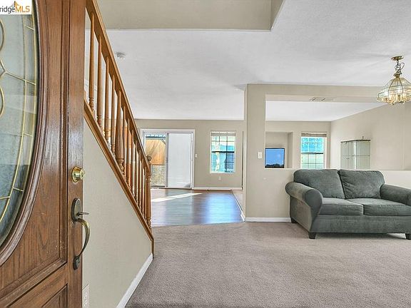 2nd image of 2004 Hedge Ave