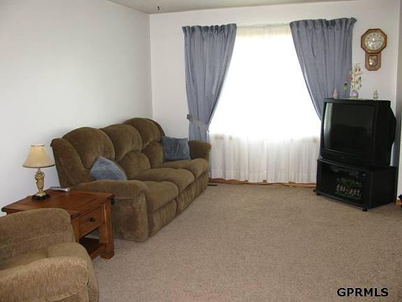 5th image of 144 Debra Ave