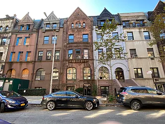 Rented by Harris Philip NYC