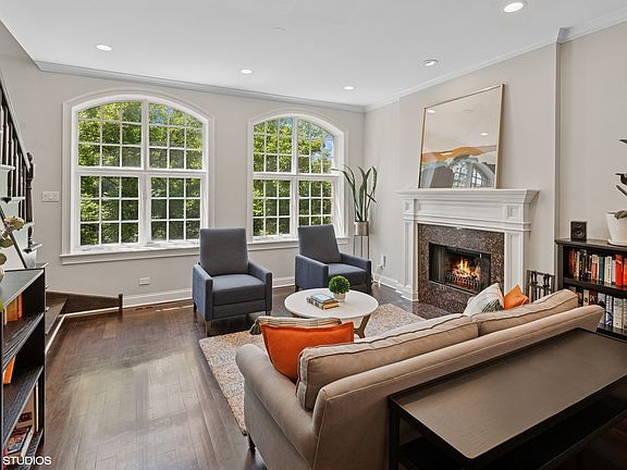 2nd image of 1714 W Superior St APT 2W