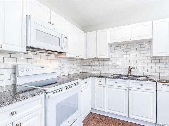 5th image of 3715 Melrose Cottage Dr