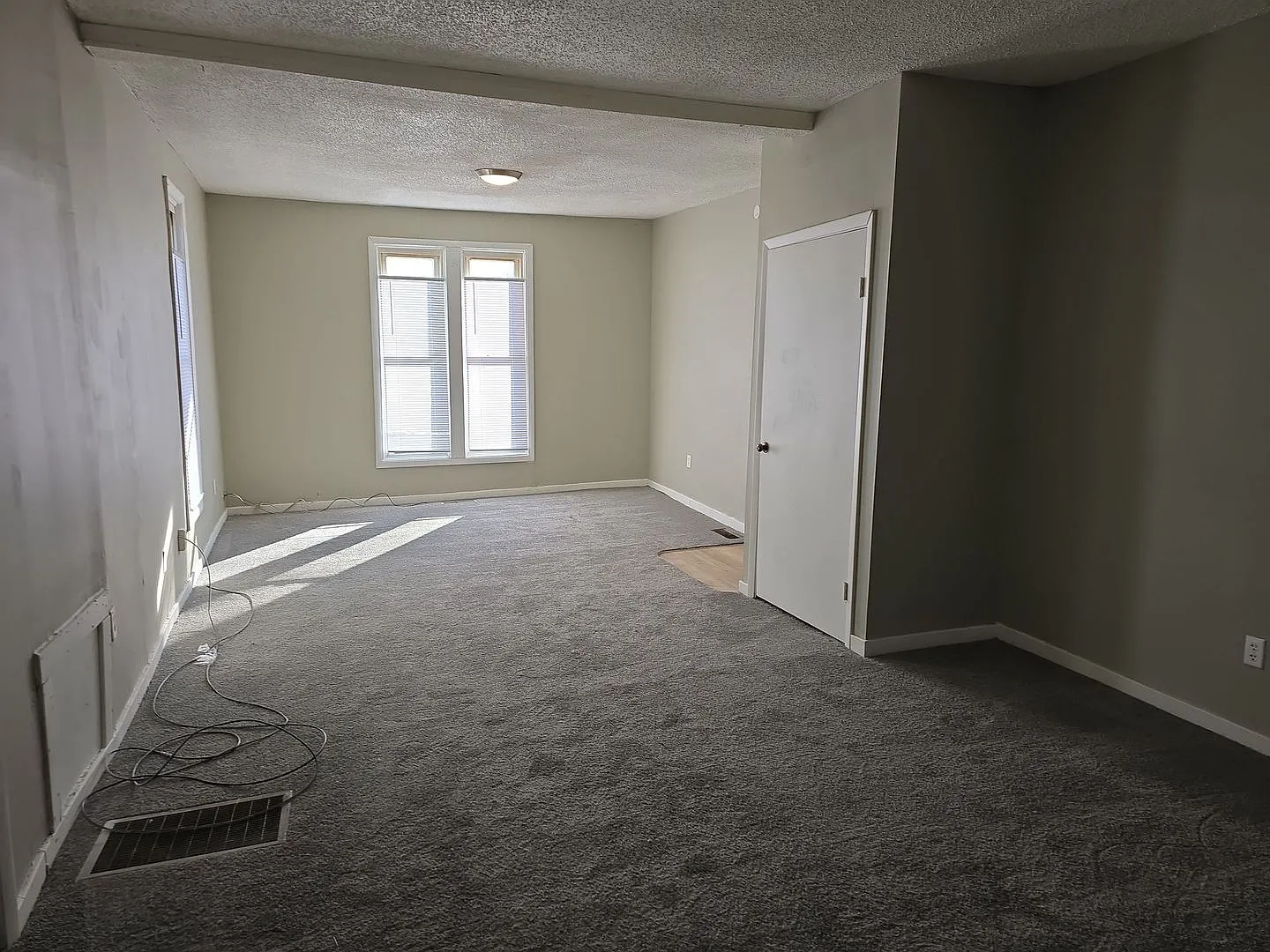 Spacious 2 Bedroom Home! Nice yard! Pet Friendly! — Photo 4