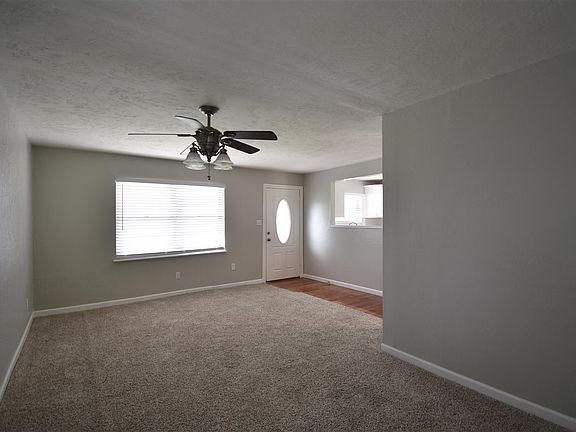 5th image of 411 NW Woodland Dr