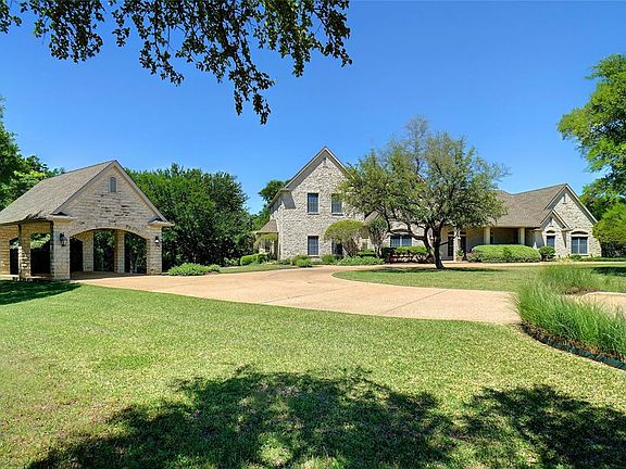 2nd image of 109 Bridle Wood Ct
