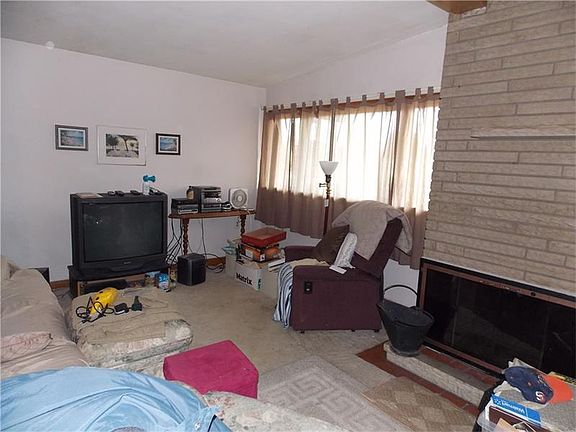 3rd image of 115 Lynwood Dr