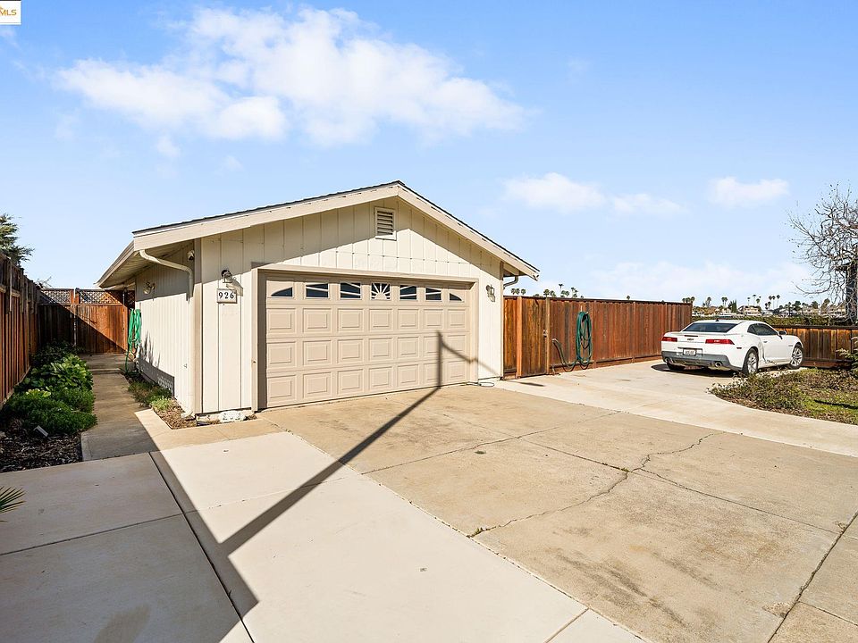 1st image of 926 Lido Cir