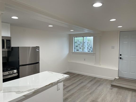 5th image of 3746 Villa Ter #B