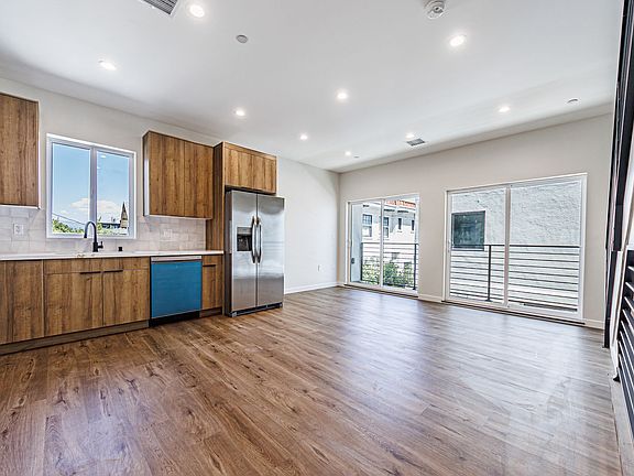 4th image of 1857 Crenshaw Blvd #1859