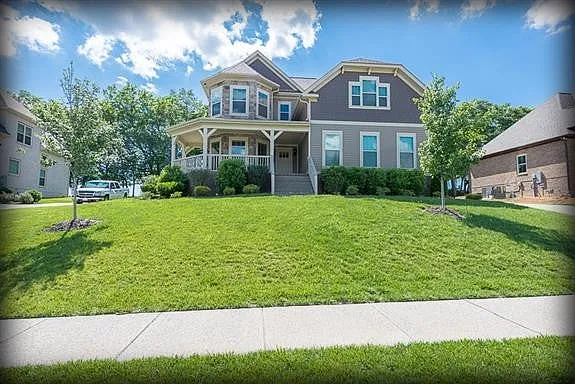 1381 Round Hill Ln — Photo 1
