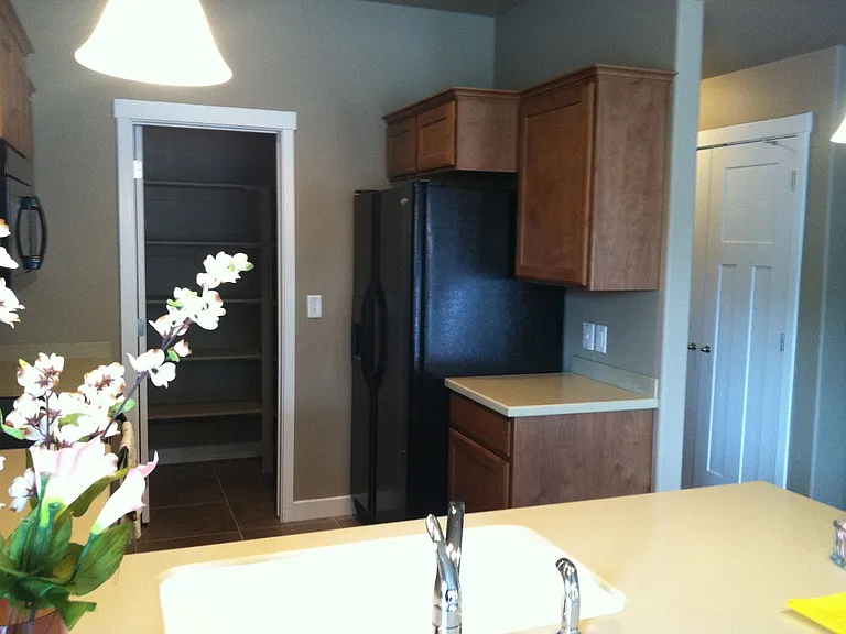 828 E Stratford Ave — Photo 16