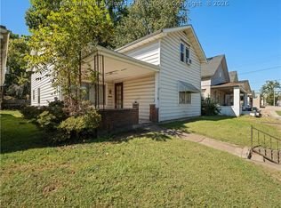 325 26th St, Huntington, WV 25703