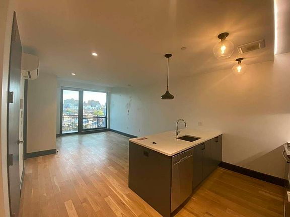 3rd image of 535 Franklin Ave #7C