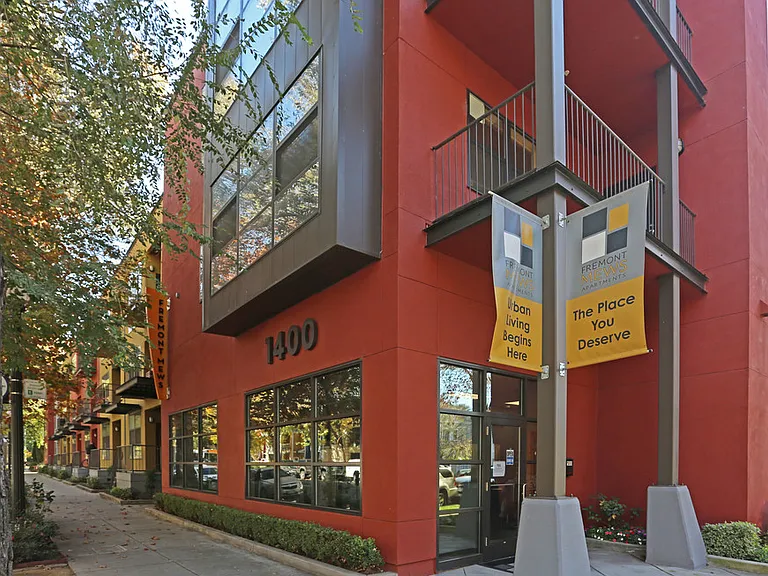 Fremont Mews — Photo 17