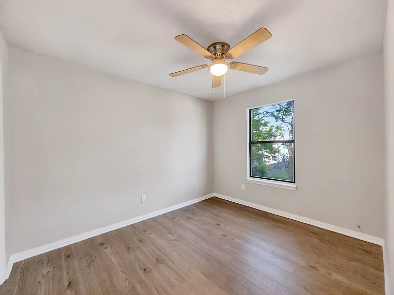 512 Landview St #D — Photo 9