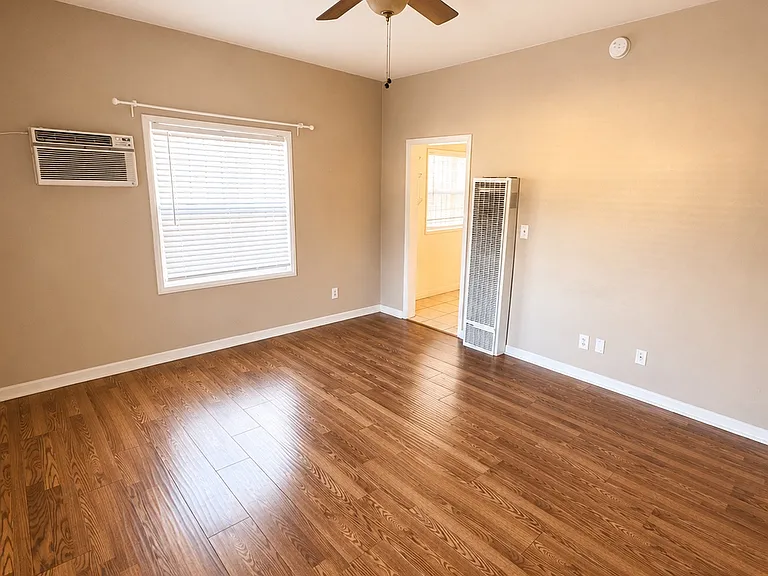 1414 N Hobart Blvd #8 — Photo 2