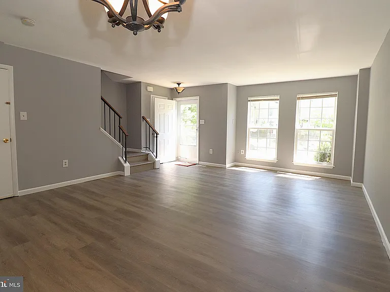 18365 Honeylocust Cir — Photo 2