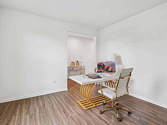 3rd image of 16117 S Longcommon Ln